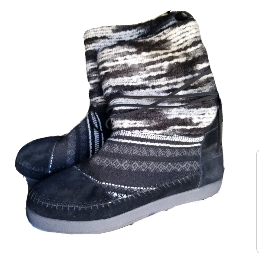Authentic TOMS Black Suede Textile Mix Women's Nepal Boots, Size 9.5 Good Condit